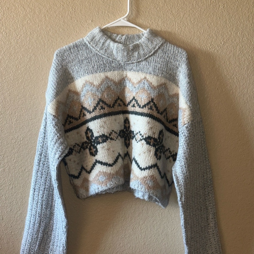 Cozy Gray Patterned Sweater